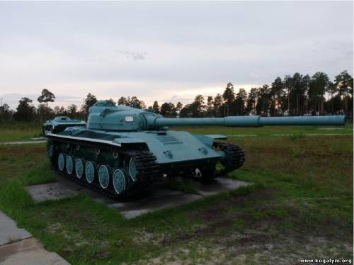 Парк боевой техники.